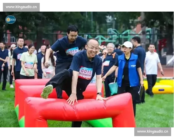 赛场拼搏与协作精神彰显团队力量的精彩瞬间